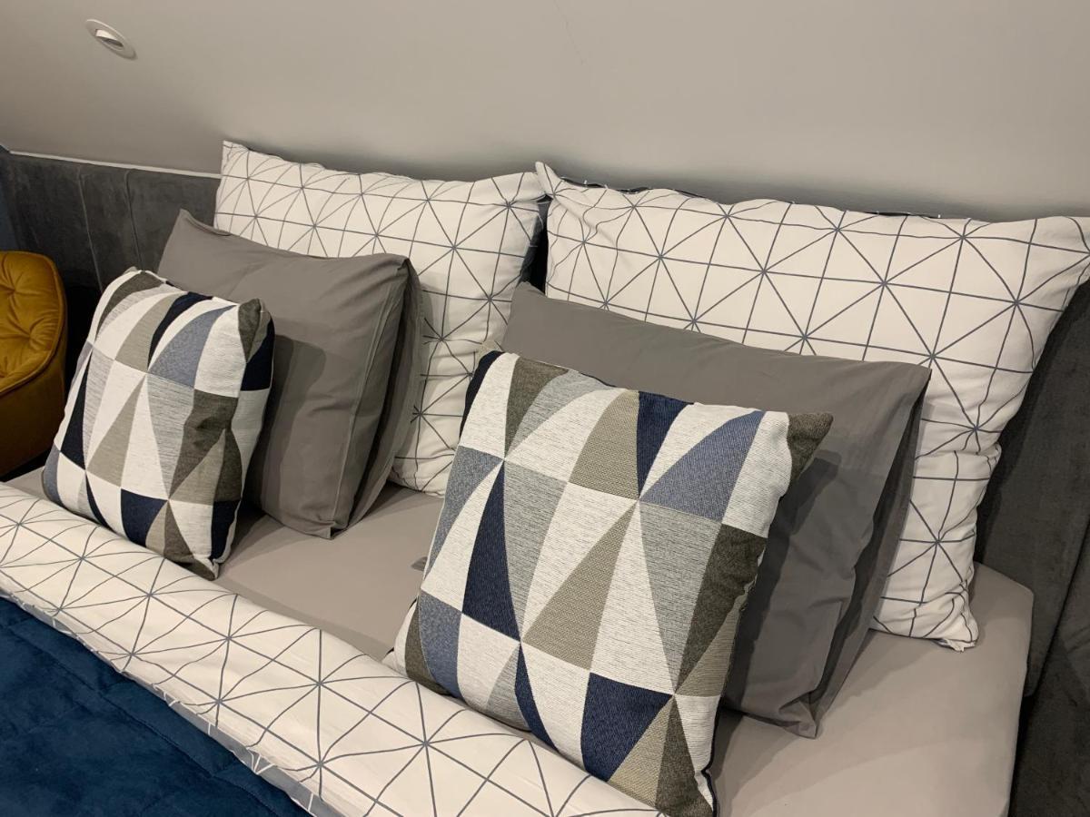Hollik Apartmanhaz 블로톤퓌레드 외부 사진