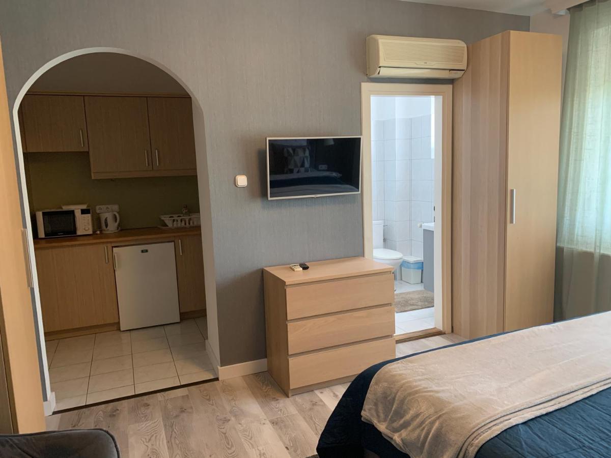 Hollik Apartmanhaz 블로톤퓌레드 외부 사진