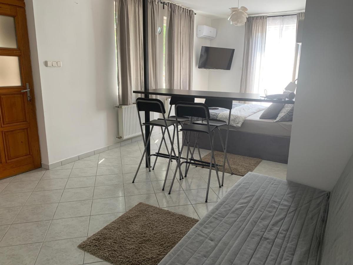 Hollik Apartmanhaz 블로톤퓌레드 외부 사진