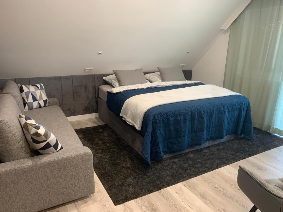 Hollik Apartmanhaz 블로톤퓌레드 외부 사진