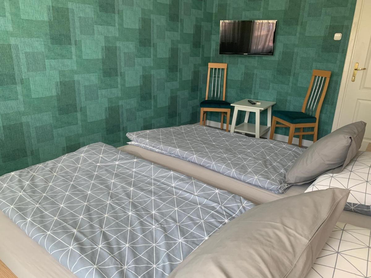 Hollik Apartmanhaz 블로톤퓌레드 외부 사진