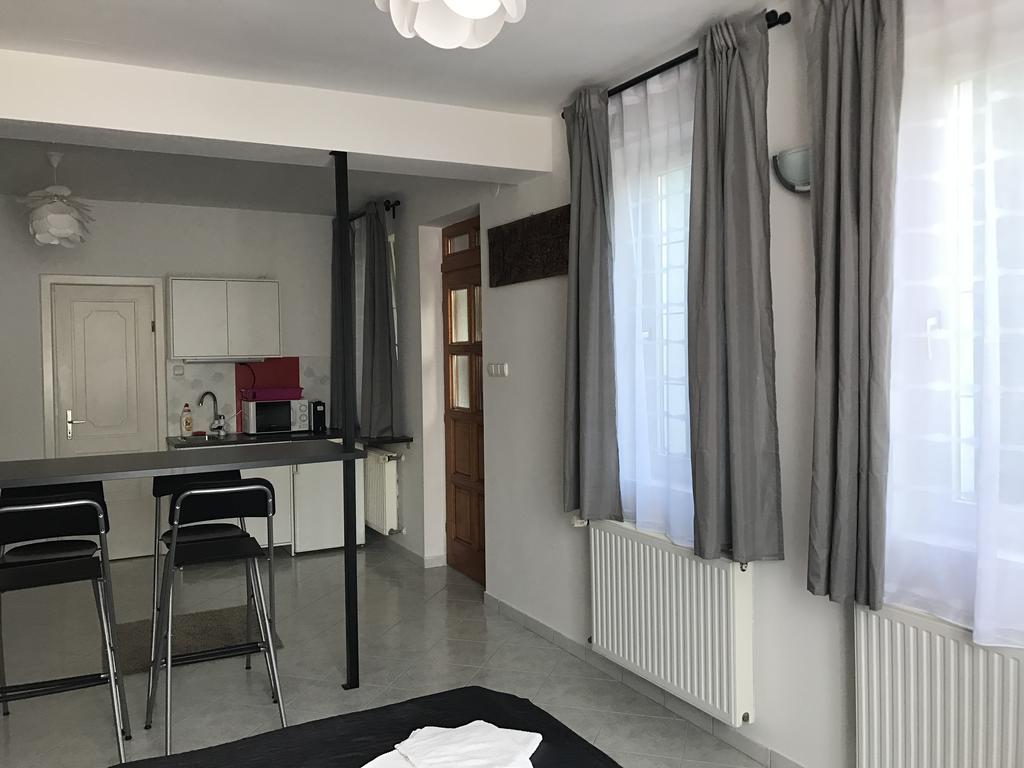 Hollik Apartmanhaz 블로톤퓌레드 외부 사진